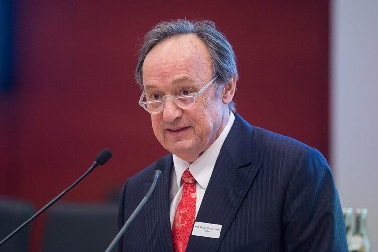 Prof. Dr. Dr. Dr. h.c. Ulrich Joos, Vorsitzender der Deutschen Chirurgiestiftung (DCS), Kompetenzzentrum für Gutachten