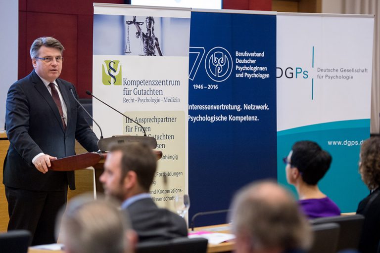 Prof. Dr. Winfried Bausback, MdL, Bayerischer Staatsminister der Justiz