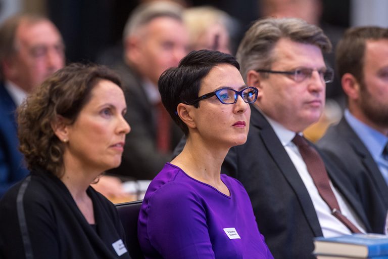 Dr. Anja Kannegießer, Vorsitzende Sektion Rechtspsychologie BDP; Dr. Dorothea Gaudernack, Leiterin des Amtes für Maßregelvollzug in Bayern; Prof. Dr. Winfried Bausback, MdL, Bayerischer Staatsminister der Justiz