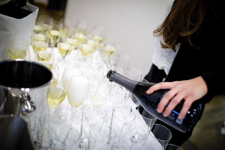 Zur guten Unterhaltung gehört auch ein Getränk